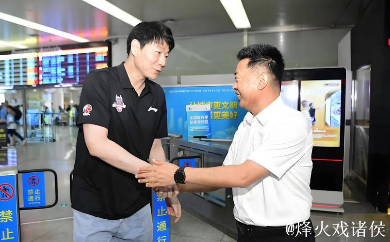 山东与邱彪签下长约 过去四年四次更换主教练 山东与邱彪签下长约 过去四年四次更换主教练